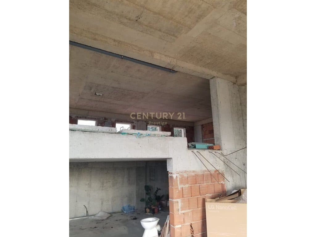 AMBIENT KOMERCIAL ME QIRA, VENDOSUR NE SHKOZE! 2