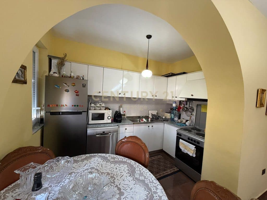 JEPET ME QIRA APARTAMENT 2+1 I VENDOSUR TEK "RRUGA FORTUZI! 4