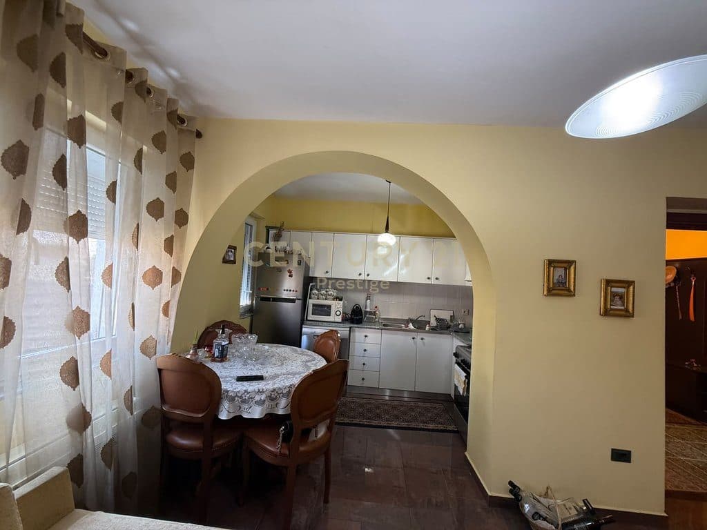 JEPET ME QIRA APARTAMENT 2+1 I VENDOSUR TEK "RRUGA FORTUZI! 3