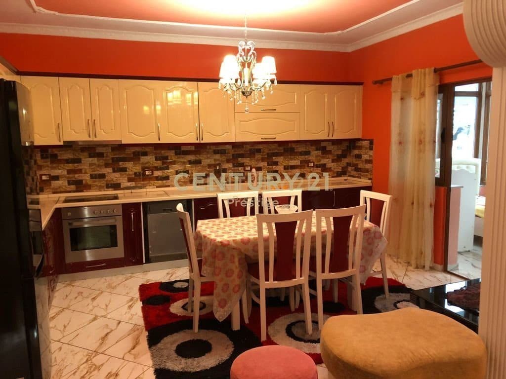 APARTAMENT ME QIRA 3+1+2, NE HYRJE TE VILAVE AMERIKANE, TIRANE! 4
