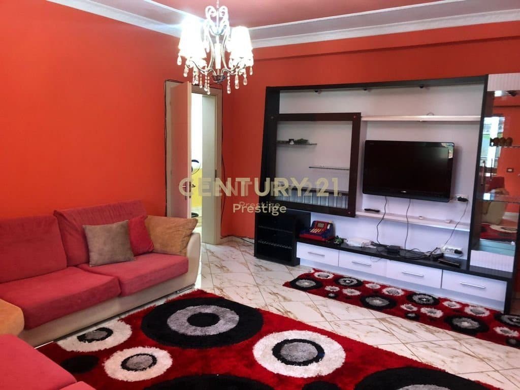 APARTAMENT ME QIRA 3+1+2, NE HYRJE TE VILAVE AMERIKANE, TIRANE! 2