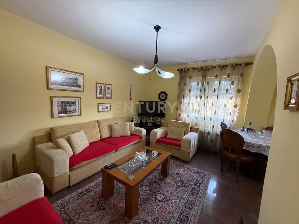 JEPET ME QIRA APARTAMENT 2+1 I VENDOSUR TEK "RRUGA FORTUZI!