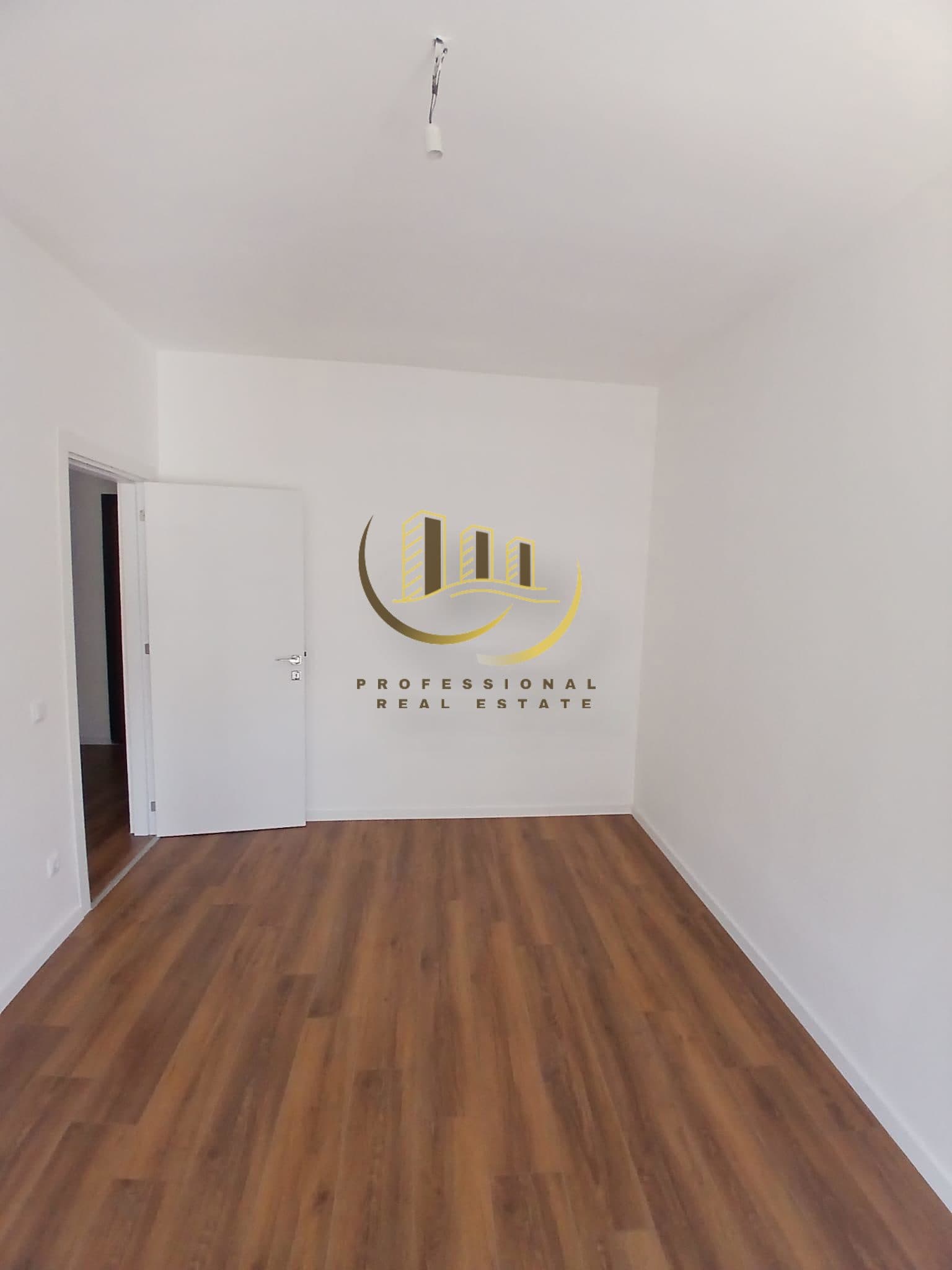 Banesë Zyre me qira në Lagjën Prishtina e Re 4