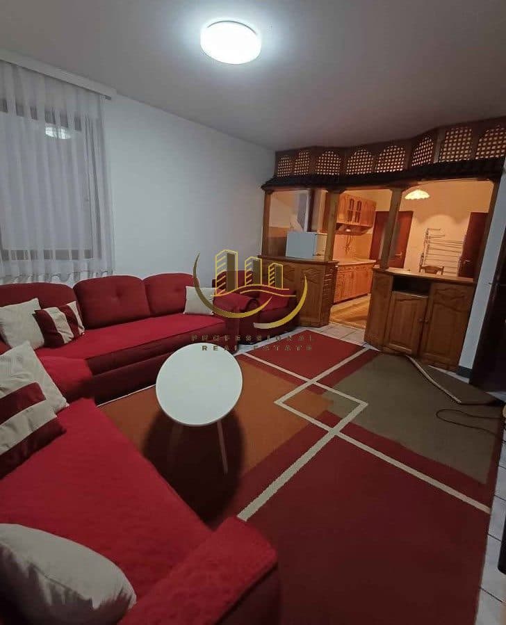 Kat i shtëpisë me qira në Qendër 2